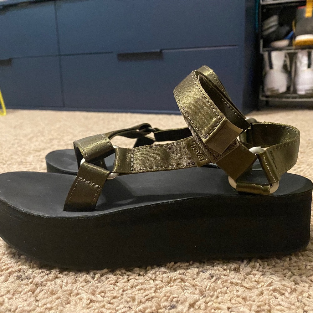 Teva flat form green satin sandals size 8